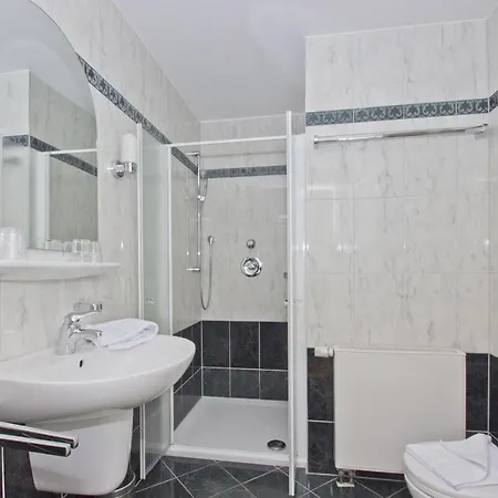 Mit Meerblick Und Balkon, Gratis Nutzung Vom Ahoi Erlebnisbad Und Sauna In Sellin - Meeresblick 14 * Goehren (Ruegen)