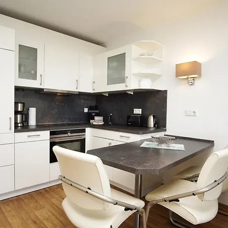 Mit Meerblick Und Balkon, Gratis Nutzung Vom Ahoi Erlebnisbad Und Sauna In Sellin - Meeresblick 14