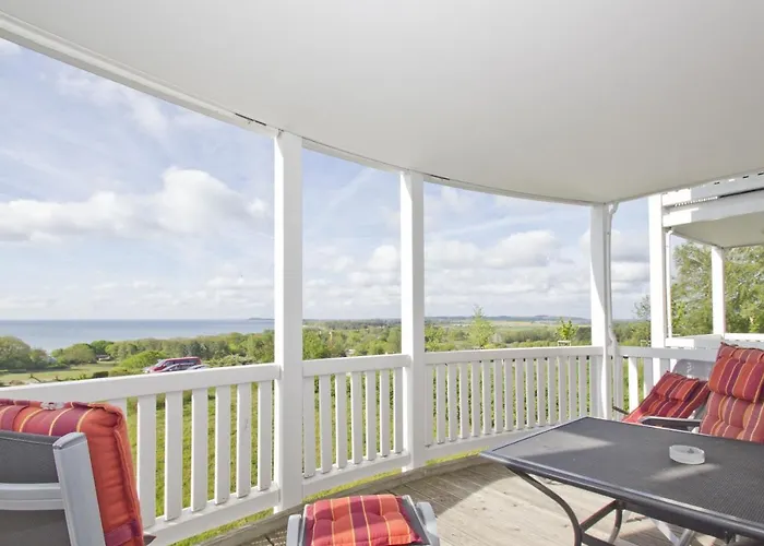 mit Meerblick und Balkon, gratis Nutzung vom AHOI Erlebnisbad und Sauna in Sellin - Meeresblick FeWo 14