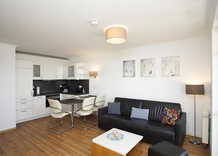 mit Meerblick und Balkon, gratis Nutzung vom AHOI Erlebnisbad und Sauna in Sellin - Meeresblick FeWo 14 Apartment *
