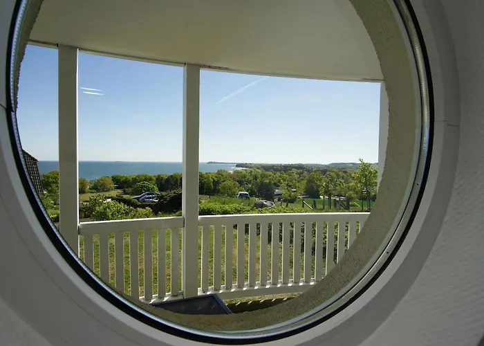 mit Meerblick und Balkon, gratis Nutzung vom AHOI Erlebnisbad und Sauna in Sellin - Meeresblick FeWo 14 Goehren (Ruegen)